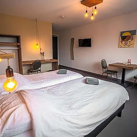 Alojamento de Acomodação e Pequeno-almoço Bij De 3 Linden 3*