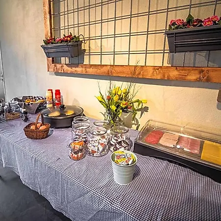 Bij De 3 Linden Alojamento de Acomodação e Pequeno-almoço Wijchen
